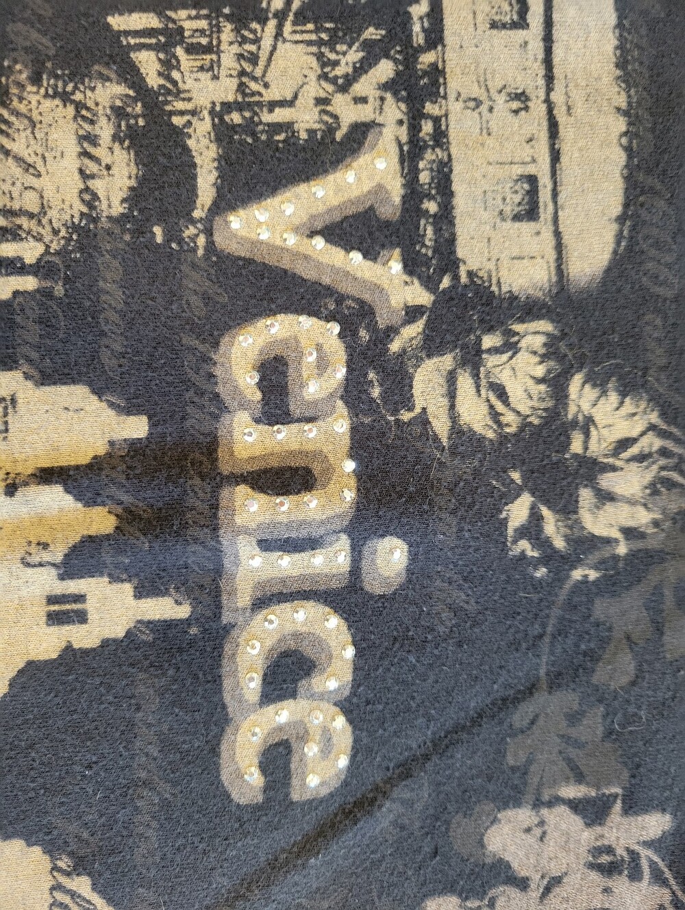 Venice Graphic V-Neck Short Sleeve Tee - Black and Cream Small - Picture 4 of 8